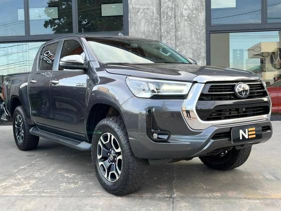TOYOTA HILUX 2.8 D-4D TURBO DIESEL CD SRX 4X4 AUTOMÁTICO TOYOTA HILUX 2.8 D-4D TURBO DIESEL CD SRX 4X4 AUTOMÁTICO